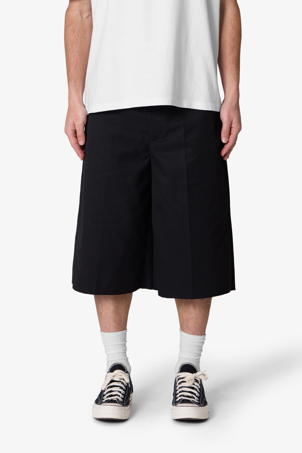 Baggy Pleated Shorts - Black